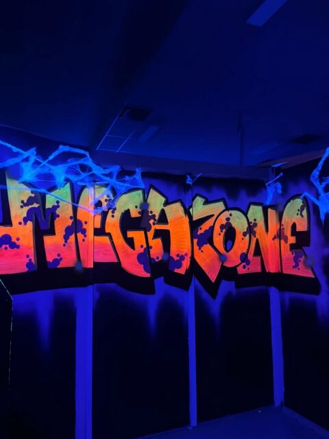 Start från högstadiet i Petalax direkt efter skoldagens slut, pizza och glass på Rax och sen laserspel i Megazone med 23 ungdomar 👌😄 Resan ordnades av kommunens ungdomsfullmäktige och -verksamhet