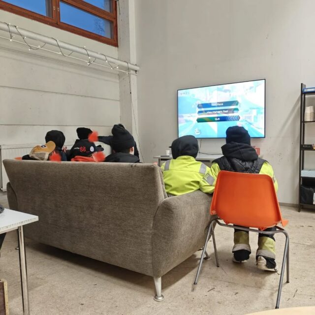 Trångt i verkstans spelhörna i kväll 😄