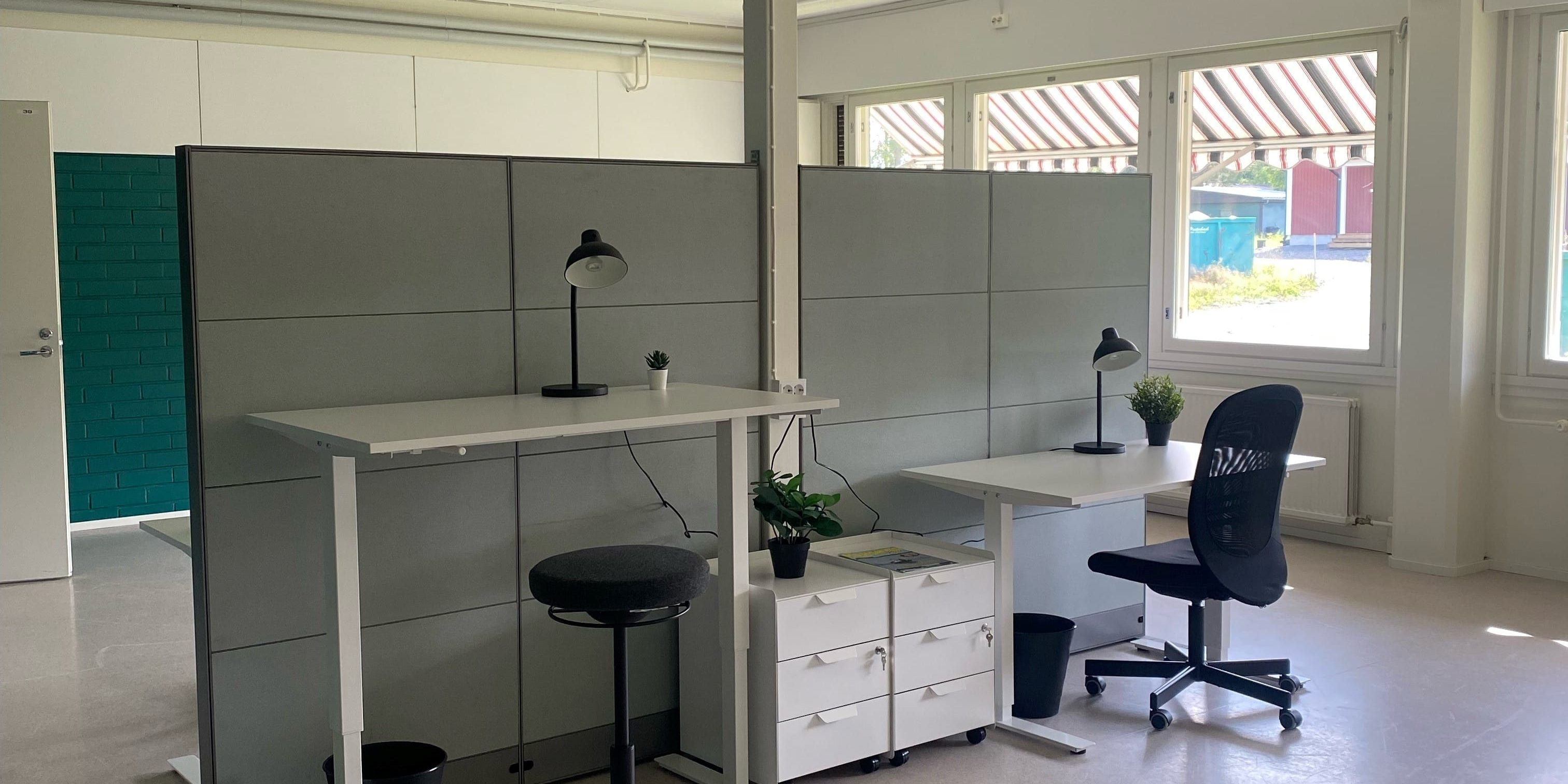 Skrivbord/Työpöytä Skrivbord/Työpöytä